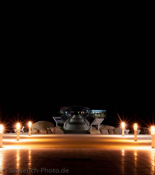 Die Seebrücke in Kellenhusen bei Nacht