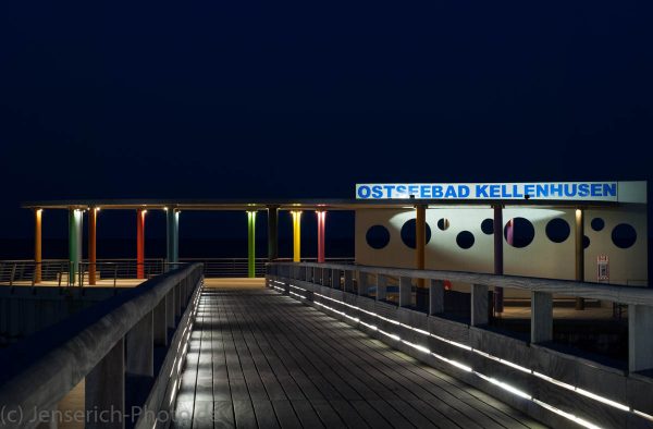 Die Seebrücke in Kellenhusen zur blauen Stunde